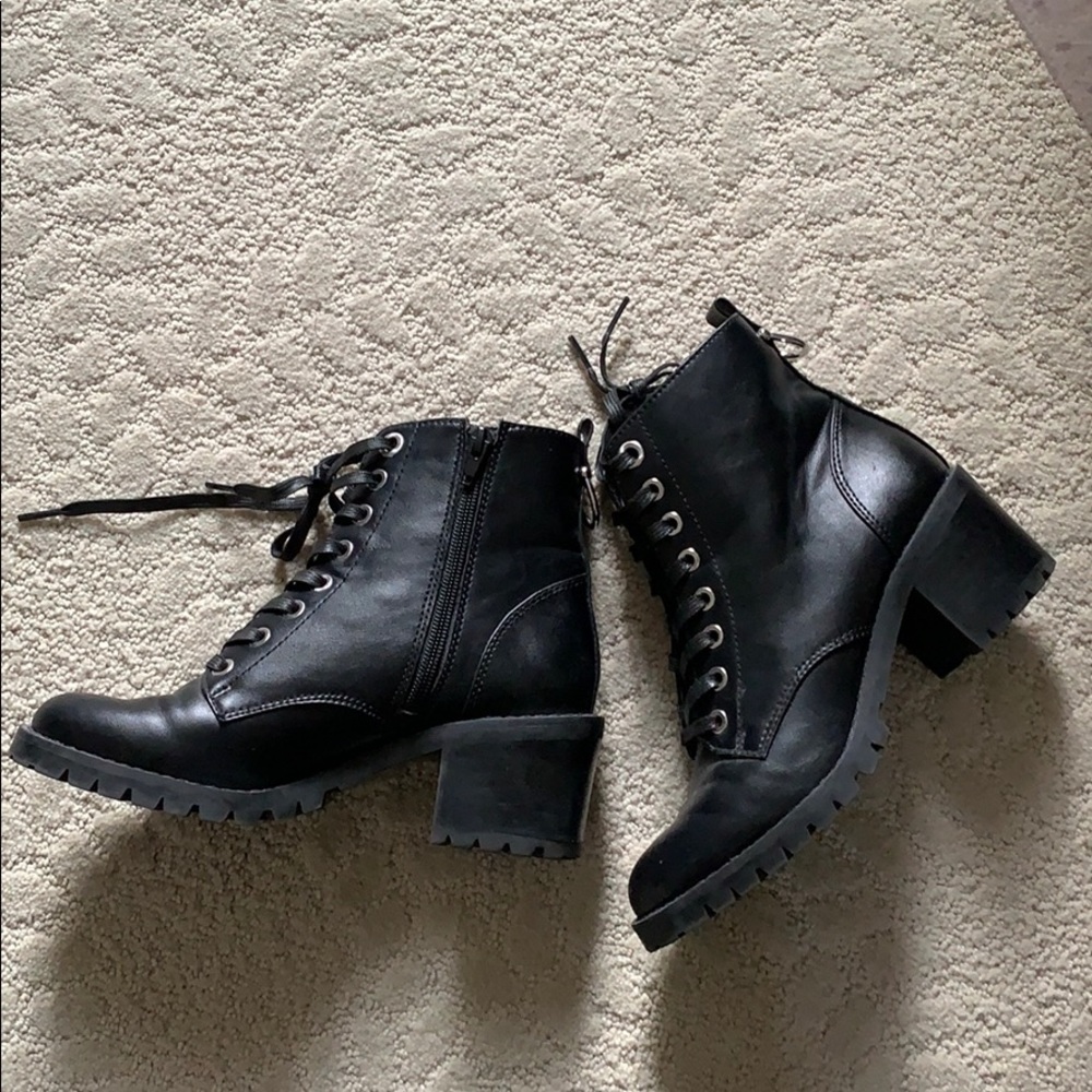 Combat boots